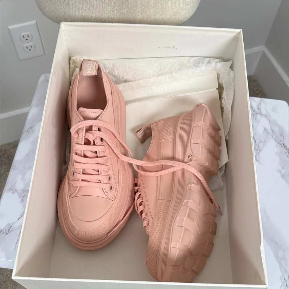 LIKE NEW Alexander McQueen Women's Blush Sneakers - Picture 11 of 11